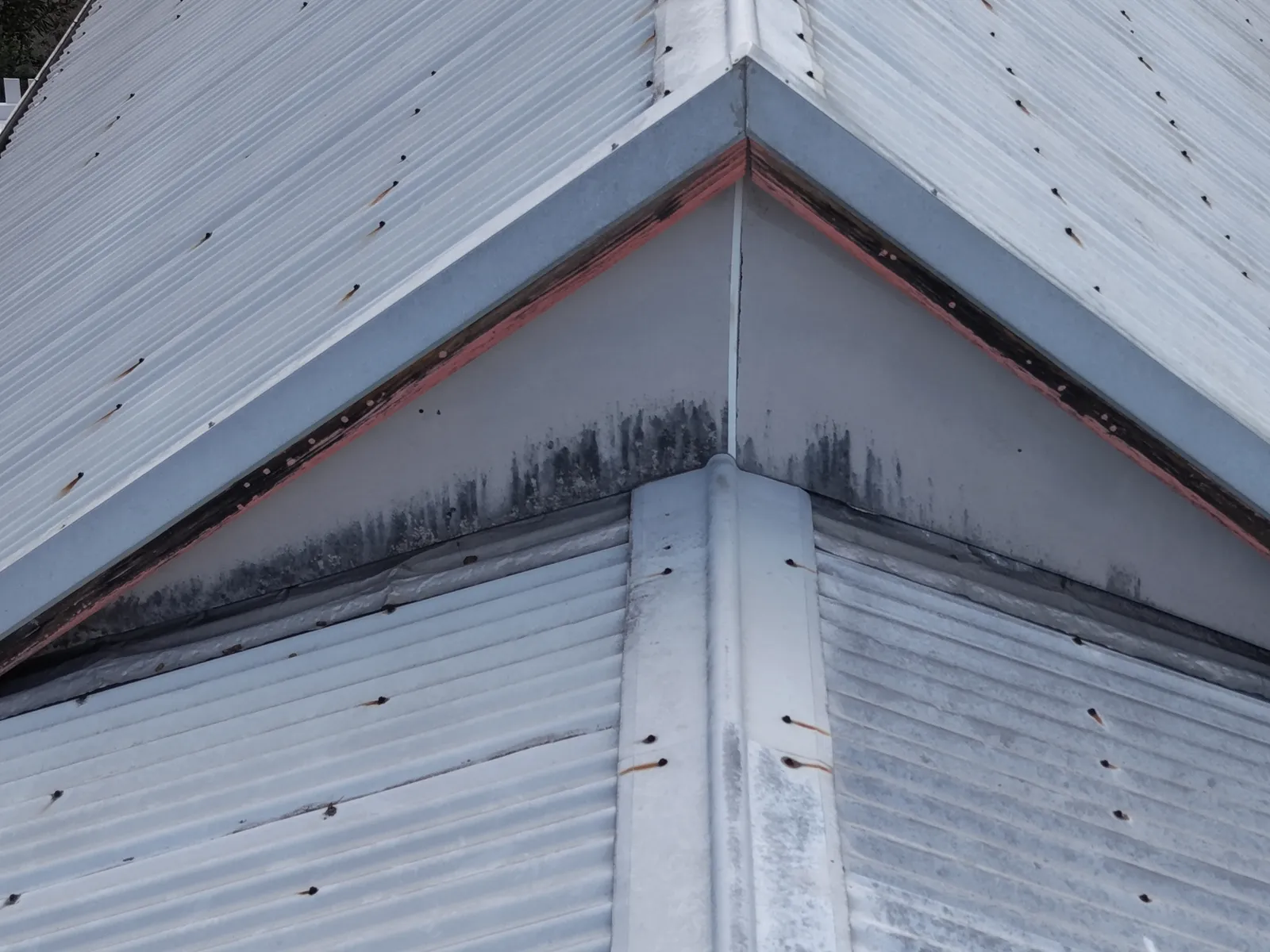 Existing roof junction and flashings on the Annandale cottage before the work