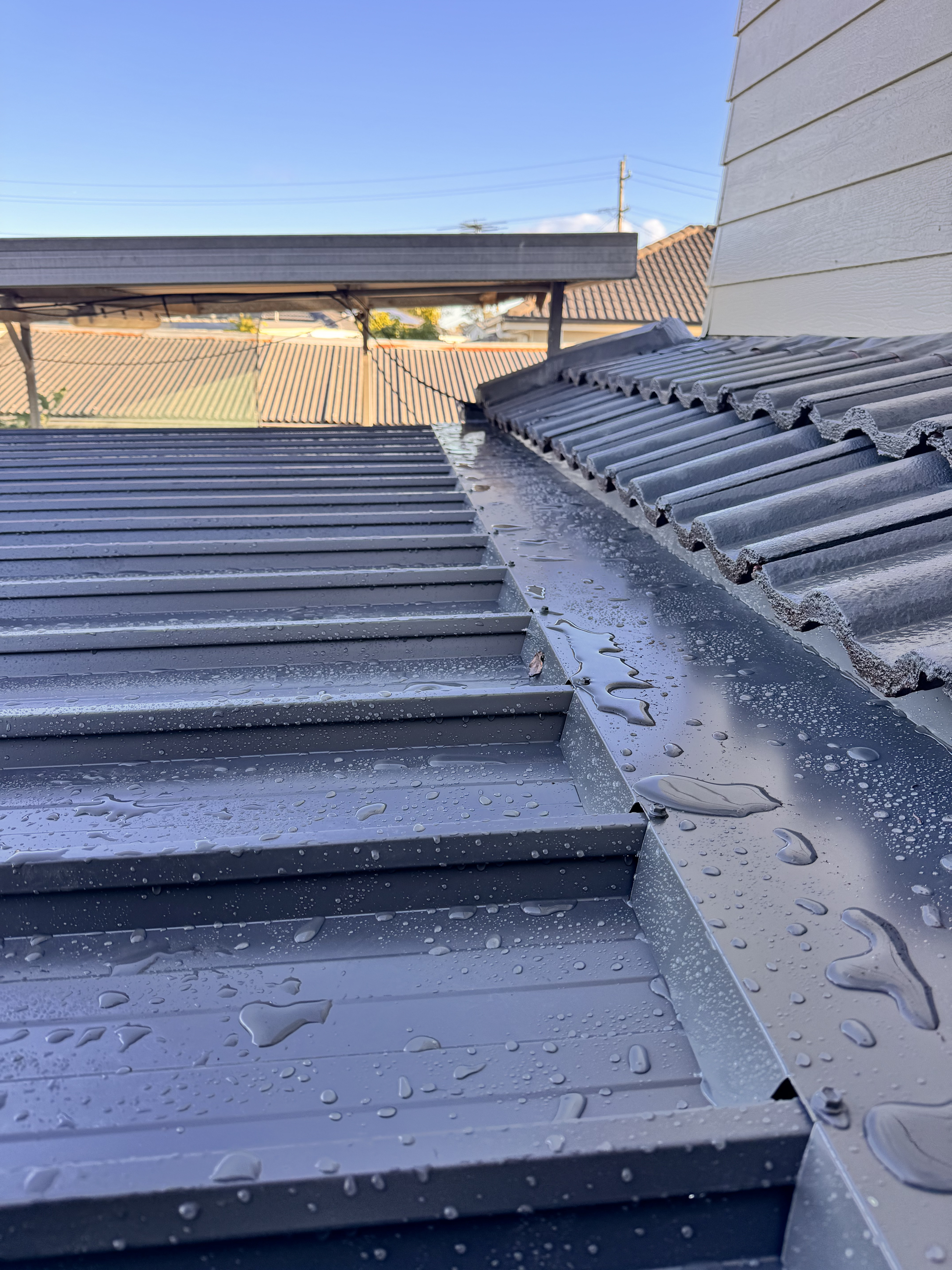 New custom transition flashing at Kliplok-to-tile junction — Mount Pritchard